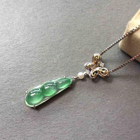 冰种飘阳绿翡翠福豆吊坠18k白金钻石镶嵌