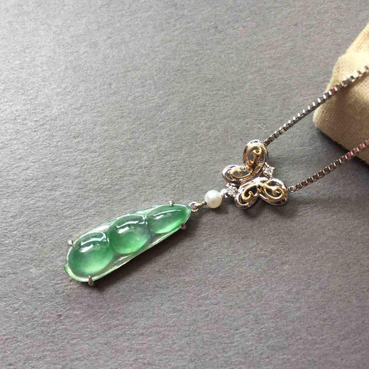 冰种飘阳绿翡翠福豆吊坠18k白金钻石镶嵌 商品图0