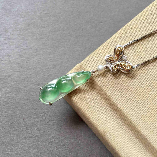 冰种飘阳绿翡翠福豆吊坠18k白金钻石镶嵌 商品图3