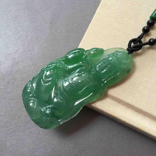 翡翠收藏级别冰种阳绿大观音 商品图3