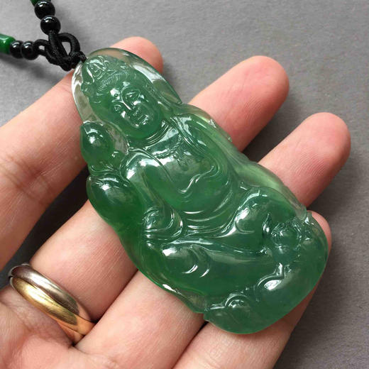 翡翠收藏级别冰种阳绿大观音 商品图6