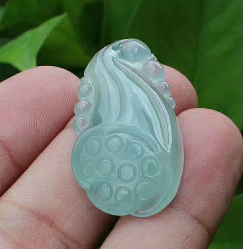 冰种晴翡翠莲蓬吊坠