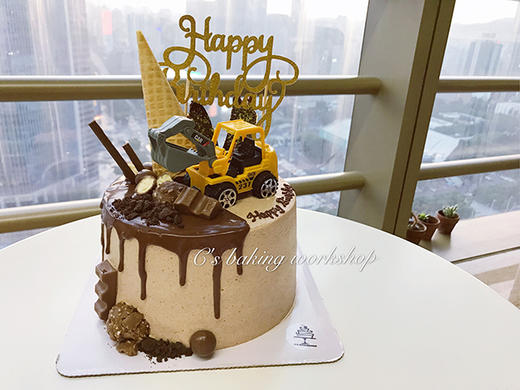 工程车场景款 忌廉蛋糕（外面是巧克力忌廉，里面是原味蛋糕底）（默认自提，收费配送请联系客服） 商品图0