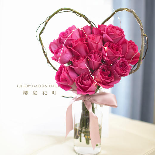 惊喜桃红玫瑰心形花束 雾纱花盒