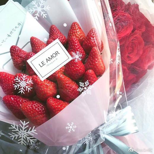 【520情人节预售】创意草莓鲜果花束 19号统一配送（19/33朵，具体以实物为准，限乌市地址！） 商品图0