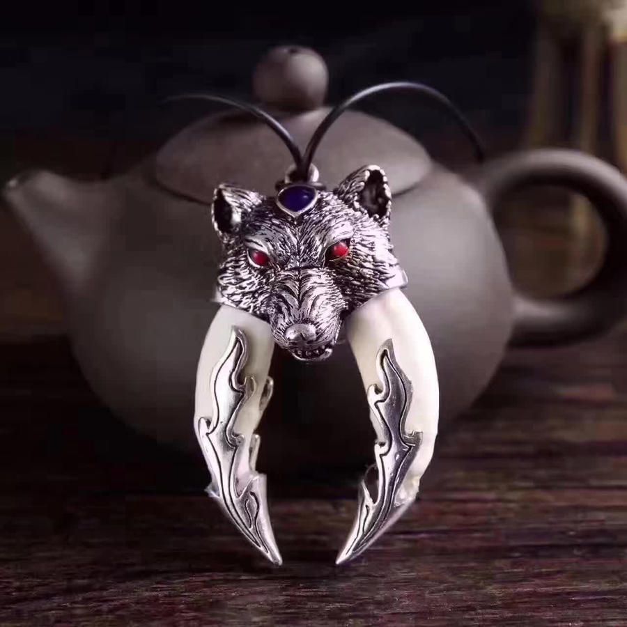 辟邪极品 西伯利亚狼牙[闪电[闪电]真正的成年狼 做旧泰银狼头镶嵌