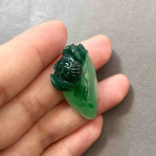 翡翠糯冰种阳绿俏色精雕和和美美 商品图5
