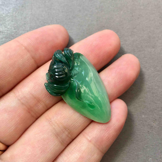 翡翠糯冰种阳绿俏色精雕和和美美 商品图6