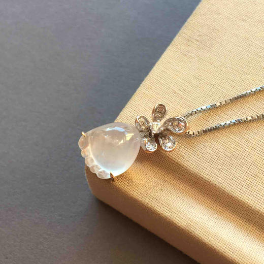 翡翠高冰种知足常乐18k白金钻石镶嵌 商品图1