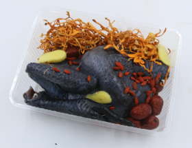 502虫草花竹丝鸡配汤 竹丝鸡半只 虫草花 红枣 枸杞子 生姜片