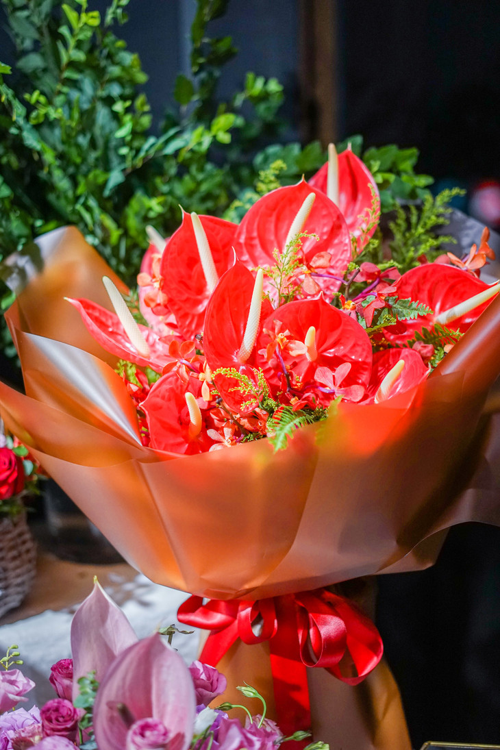 同城配送礼仪鲜花 【红红火火】康宁呈祥 红掌组合花束