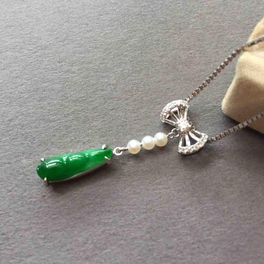 翡翠冰种阳绿福豆18k白金钻石镶嵌 商品图0