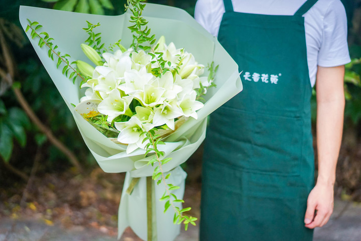 同城配送 花礼 【铁炮百合手捧花】 随手赠礼系列