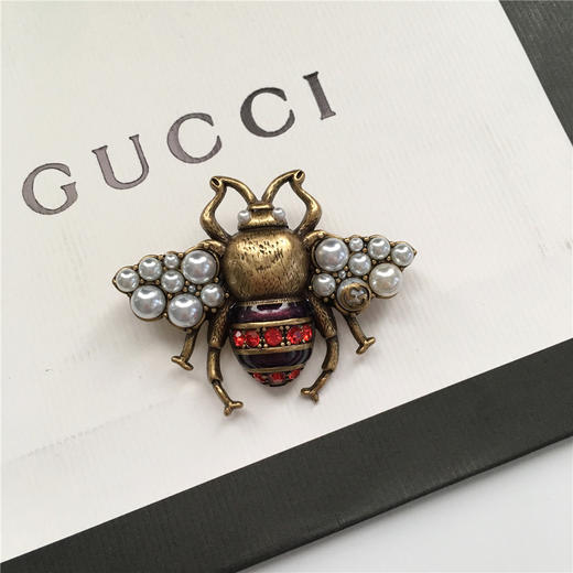 编码guz40220古驰蜜蜂珍珠胸针