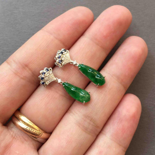 翡翠冰种阳绿福豆耳坠18k白金蓝宝石镶嵌 商品图3