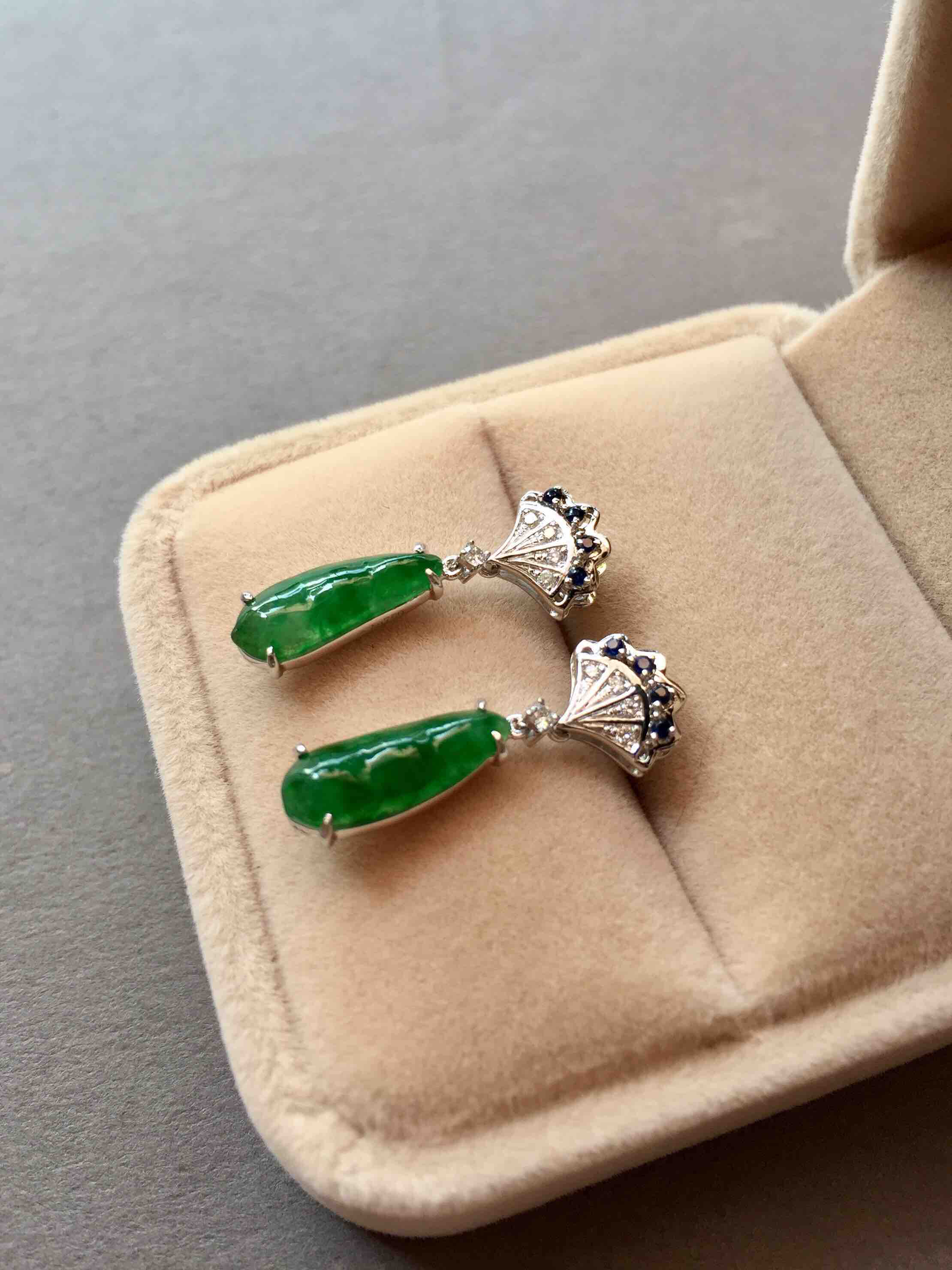 翡翠冰种阳绿福豆耳坠18k白金蓝宝石镶嵌