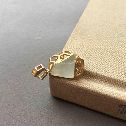 镂空款冰种翡翠加几何金工艺吊坠18k黄金镶嵌 商品图5