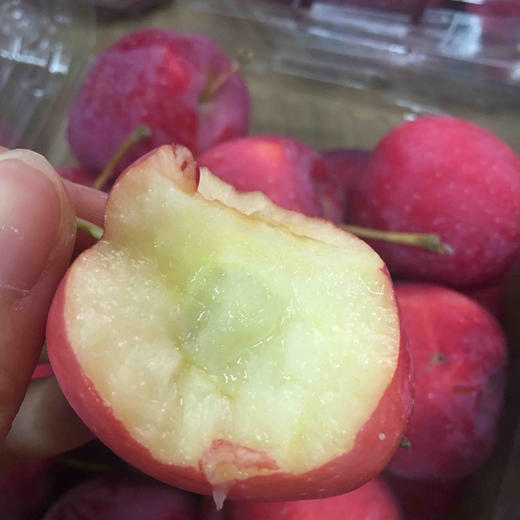 海棠鸡心红金果 红香脆甜 一盒约两斤多 20几个果子 强烈推荐