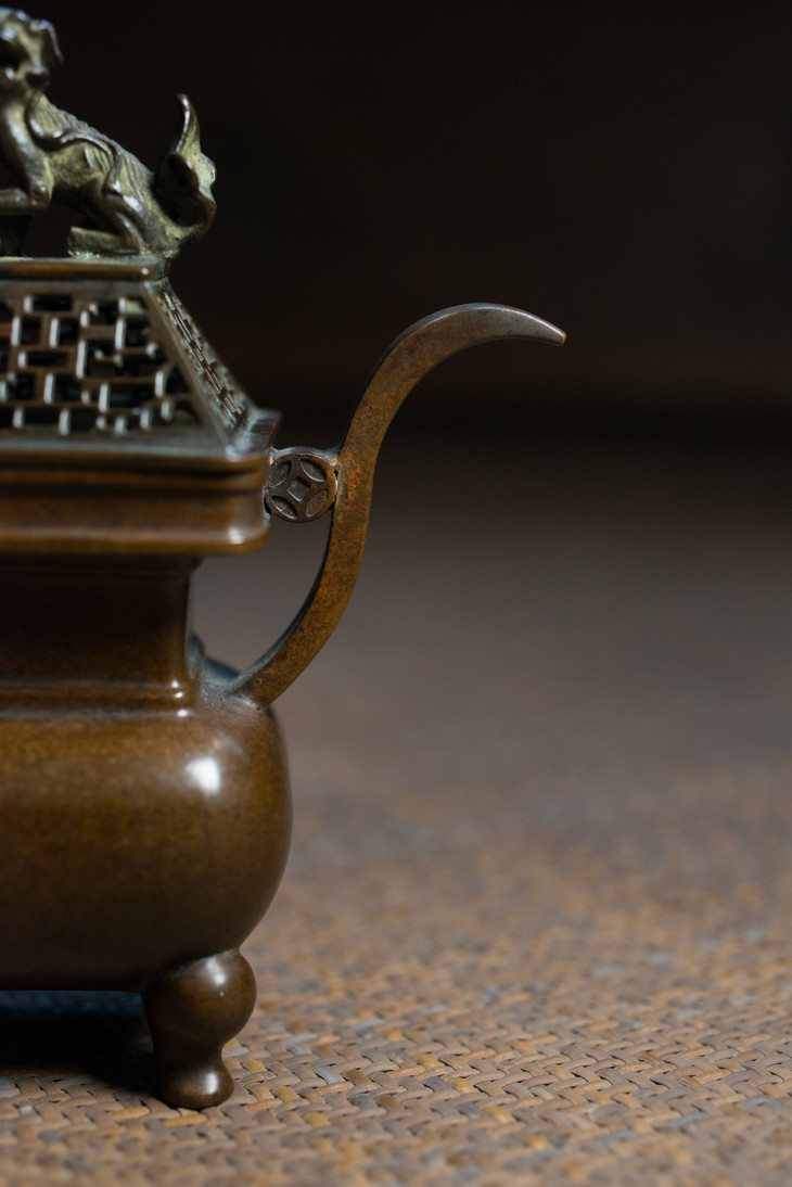 四方朝冠耳熏炉