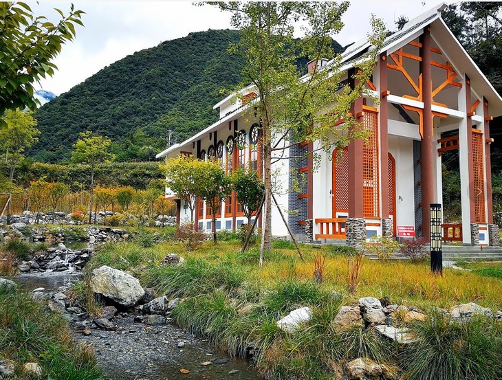 【雅安宝兴-雪山人家】探秘雪山村,看云雾缭绕,飞雪夹金山!