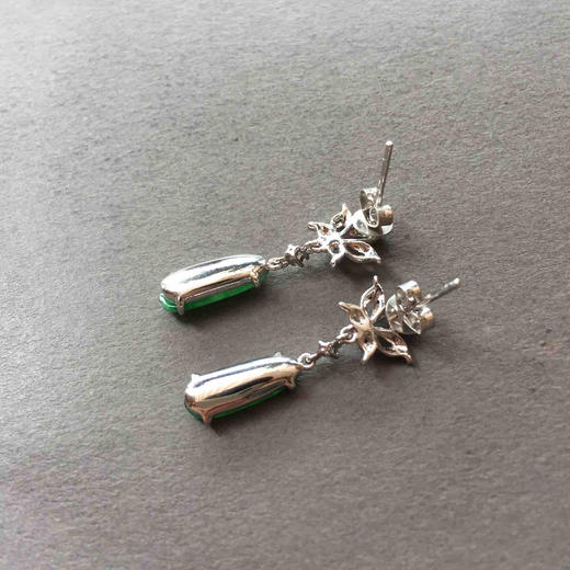 翡翠冰种飘阳绿福豆耳坠18k白金镶嵌 商品图8