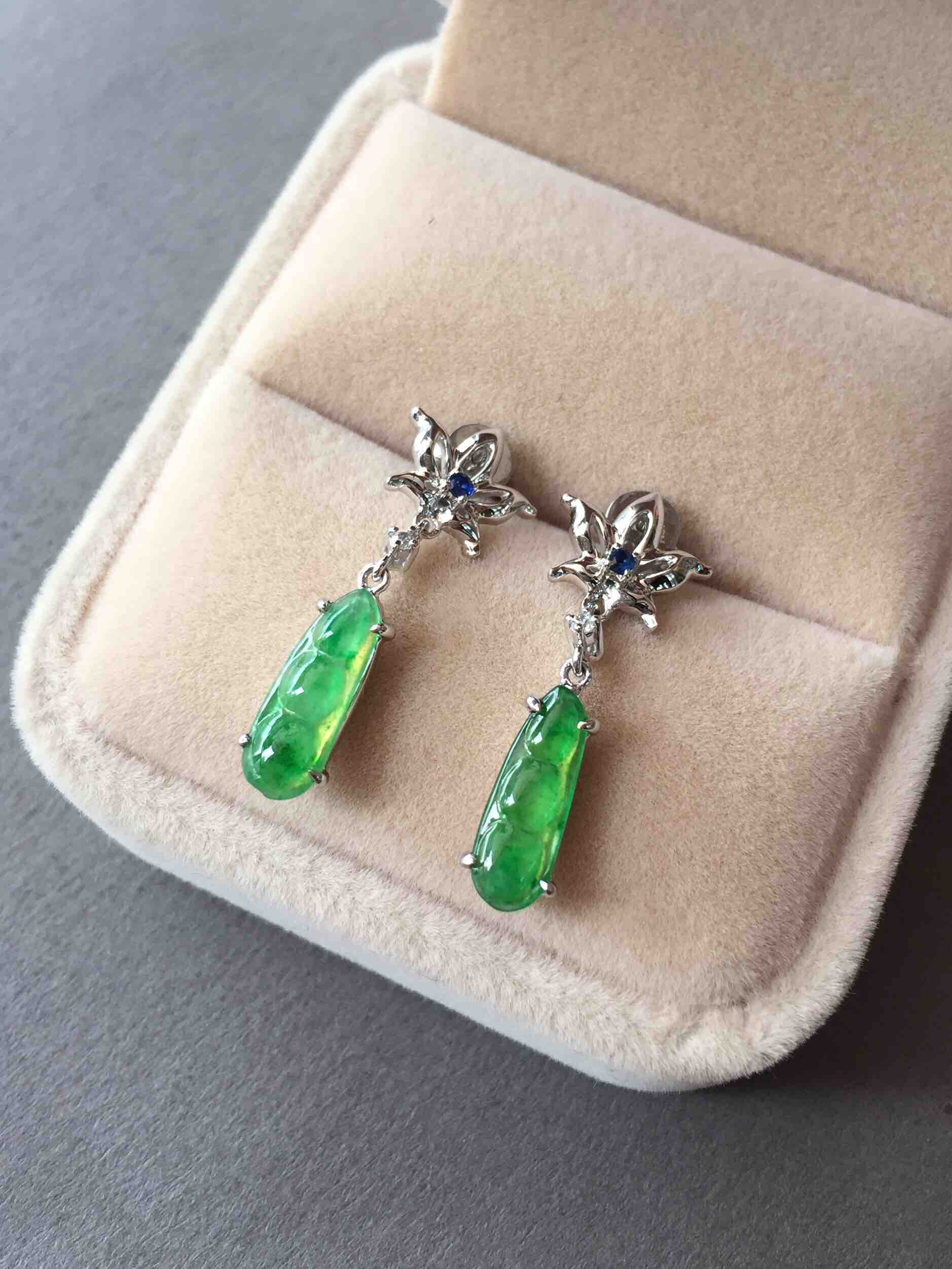 翡翠冰种飘阳绿福豆耳坠18k白金镶嵌