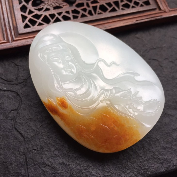 94145新疆和田玉山料观音大士