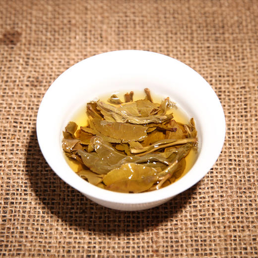 【古树茶】普洱茶生茶叶 普洱生茶2015年景迈生茶357g 商品图4