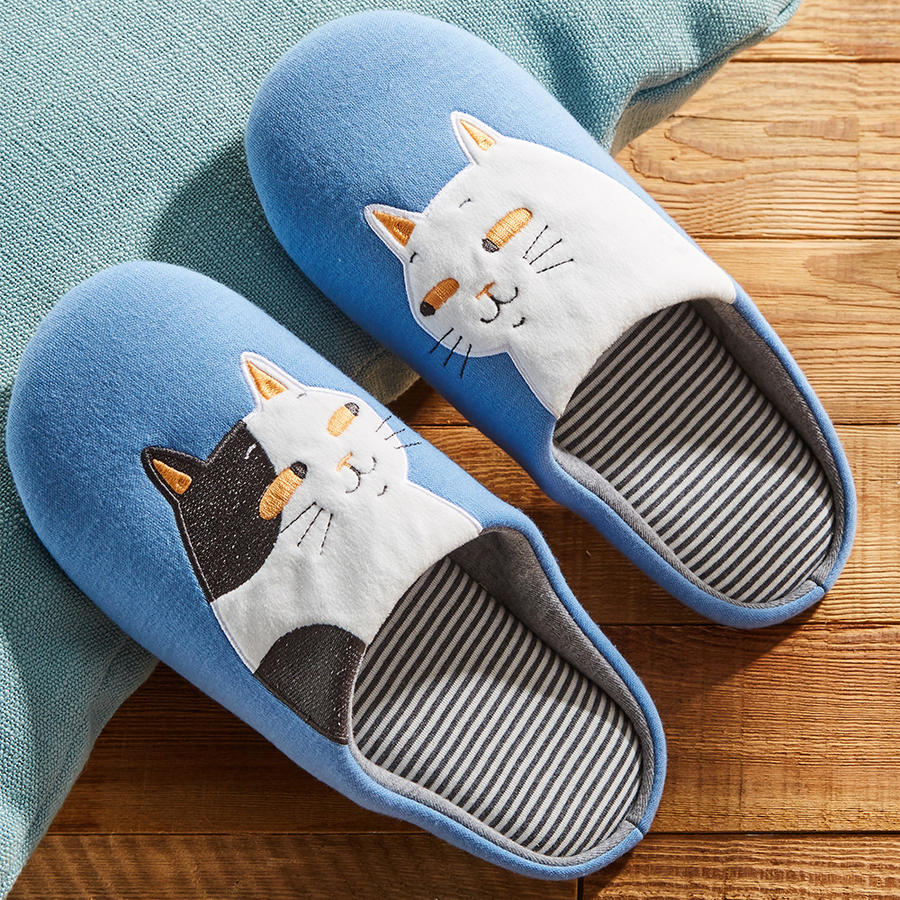 米马杂货 如茉家居保暖情侣木地板可机洗静音猫咪绣花拖鞋对视喵