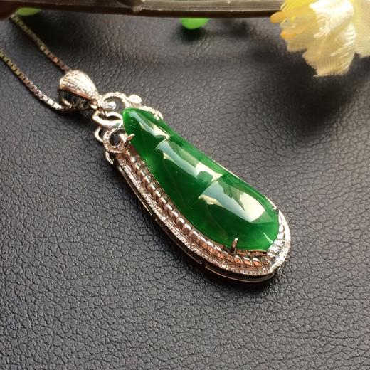 72508翡翠冰种辣绿福豆吊坠