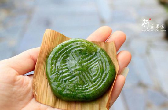 李坑撰肉,糖醋鹅颈,荷包红鲤鱼,野蕨菜,土鸡汤等,此外还有蒸汽糕,灰汁