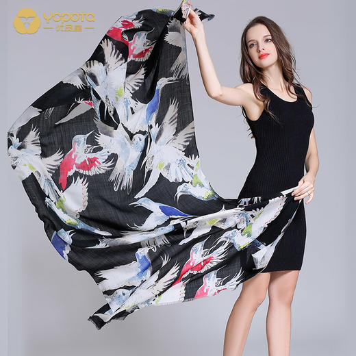 优品堂“预约幸福”精品羊毛喷绘细腻披肩围巾两用高档礼品 商品图2