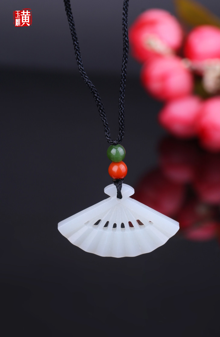 文雅又别致,纯净无暇 【平安心扇】和田白玉扇形吊坠 | 净重:4.46g