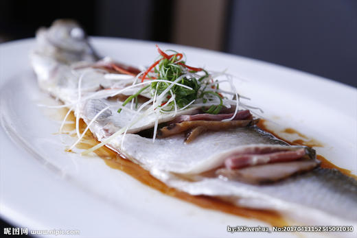 腊肉蒸白丝鱼