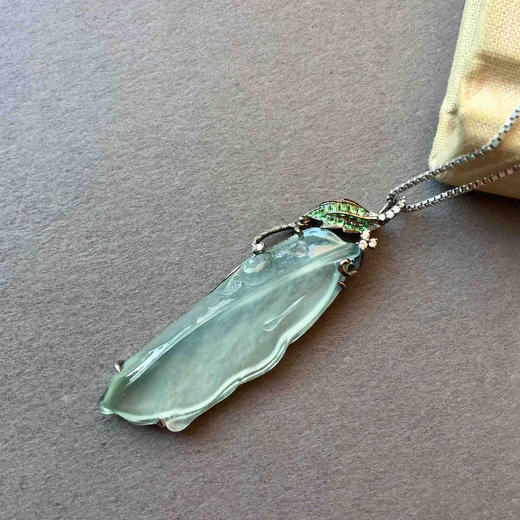 翡翠叶子高冰种一叶（夜）成名18k白金沙弗莱石镶嵌黑金工艺 商品图2