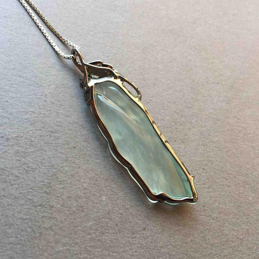 翡翠叶子高冰种一叶（夜）成名18k白金沙弗莱石镶嵌黑金工艺 商品图4