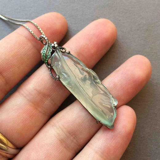 翡翠叶子高冰种一叶（夜）成名18k白金沙弗莱石镶嵌黑金工艺 商品图5