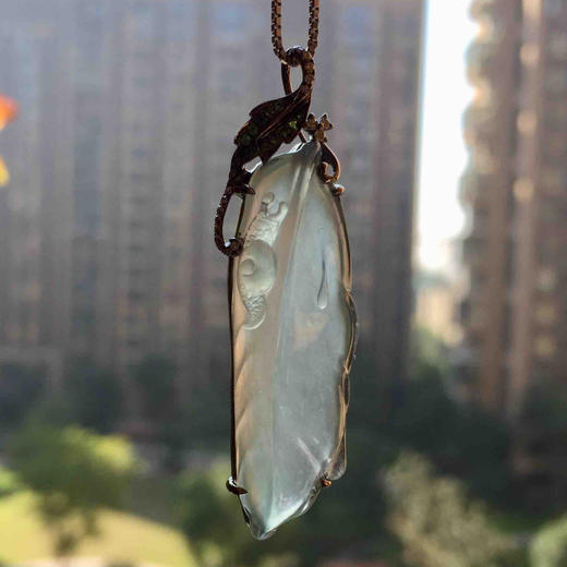 翡翠叶子高冰种一叶（夜）成名18k白金沙弗莱石镶嵌黑金工艺 商品图8