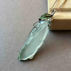 翡翠叶子高冰种一叶（夜）成名18k白金沙弗莱石镶嵌黑金工艺