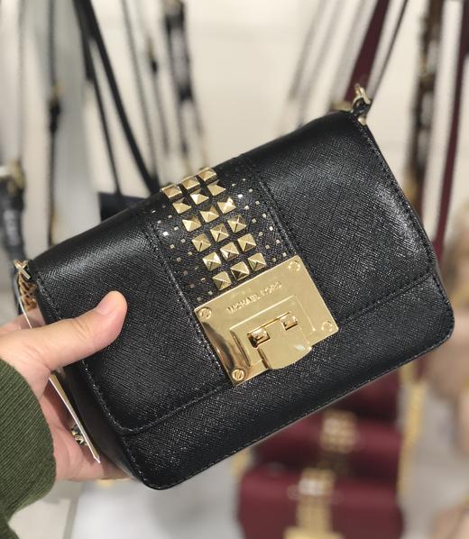 mk新款铆钉小方扣斜挎包