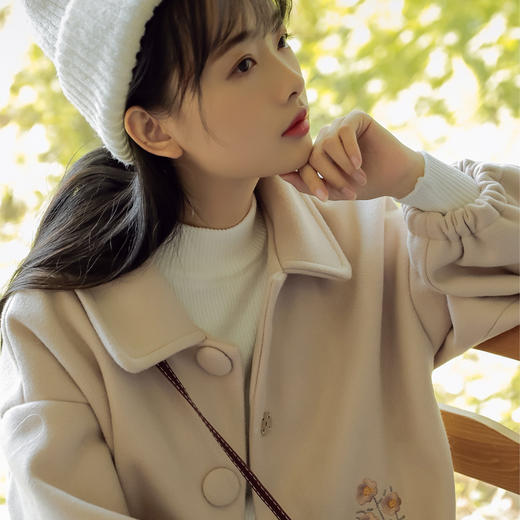【服饰鞋包】秋冬新款大码女装风衣时尚修身中长款刺绣呢子大衣潮 商品图3