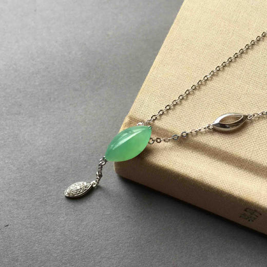 冰种阳绿翡翠马眼锁骨链18k白金钻石镶嵌 商品图1