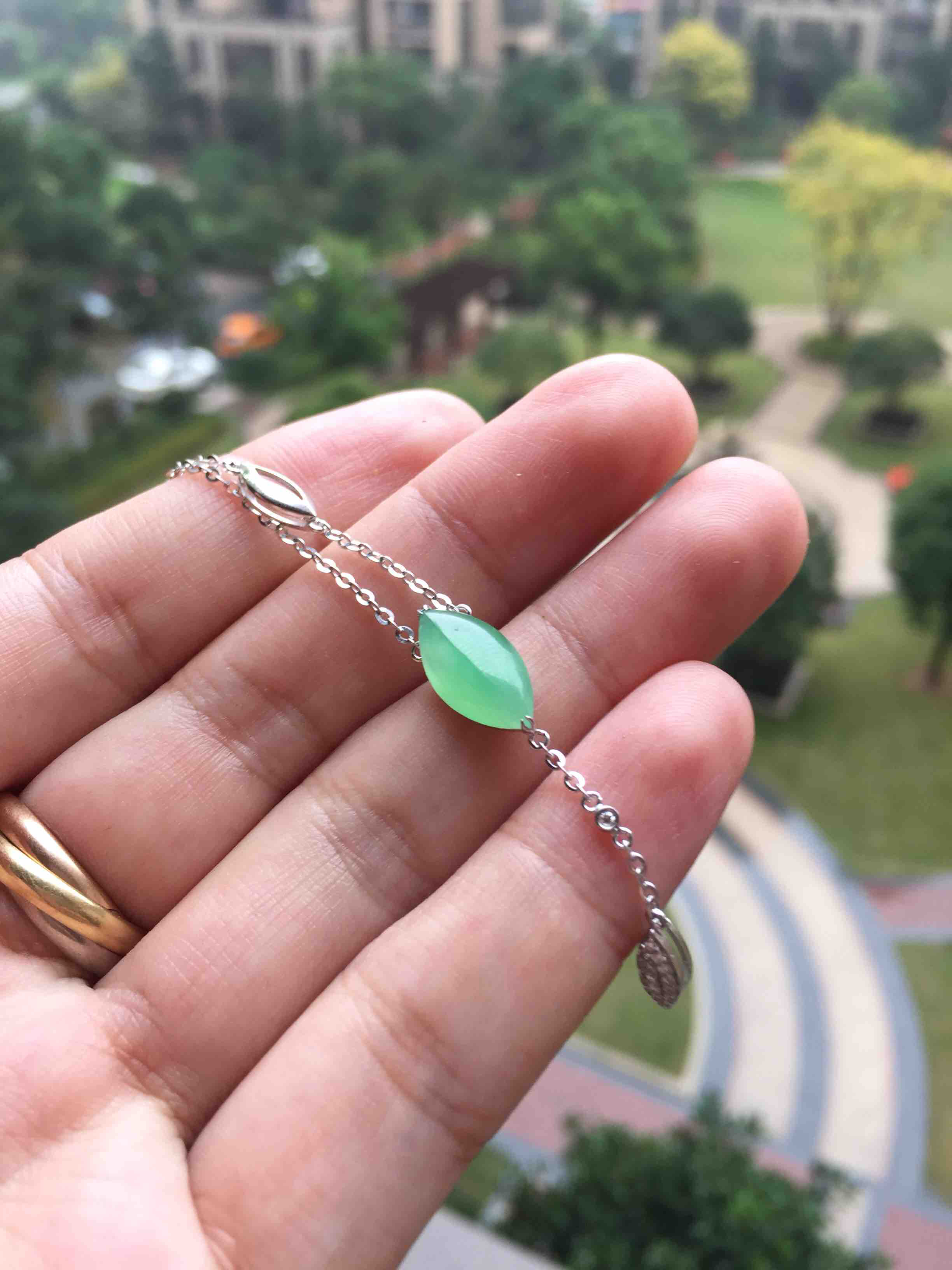 冰种阳绿翡翠锁骨链18k白金钻石镶嵌