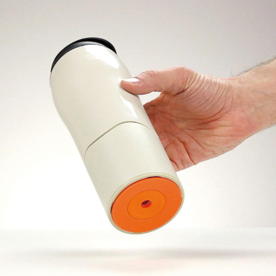 【打不倒的神奇水杯】美国mightymug 魔术吸盘不倒杯 推不倒的杯子