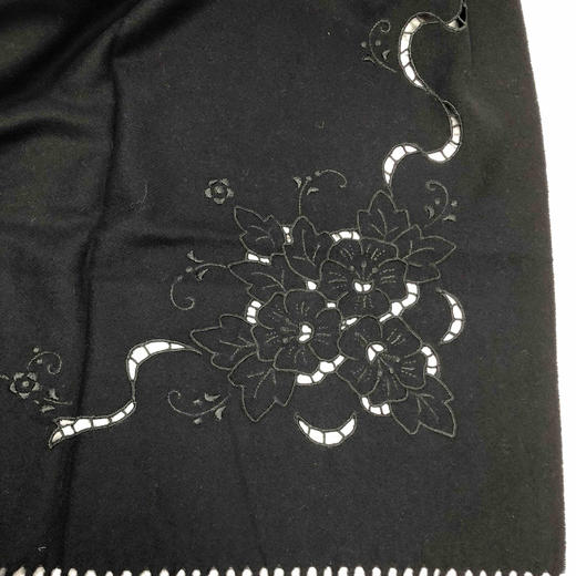 羊毛黑色绣花披肩（38488-01） 商品图1