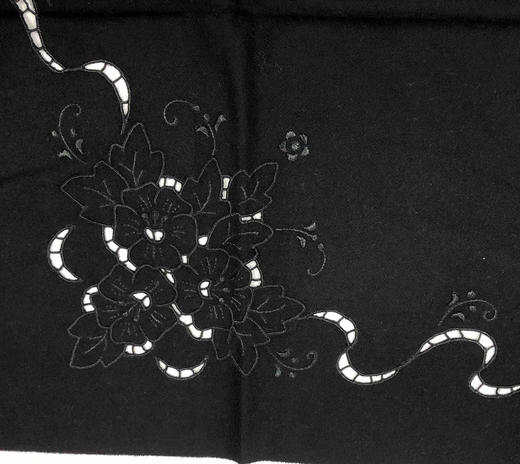 羊毛黑色绣花披肩（38488-01） 商品图2