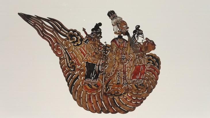 3,皮影制作 皮影的制作,有着严密,完整的工艺流程,需选用上等牛皮