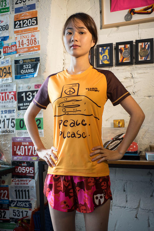 严素跑步TEE,世界和平,女款特价不退换,蓝/黄,轻量 短袖T恤 速干快干 ,严素态度 商品图9