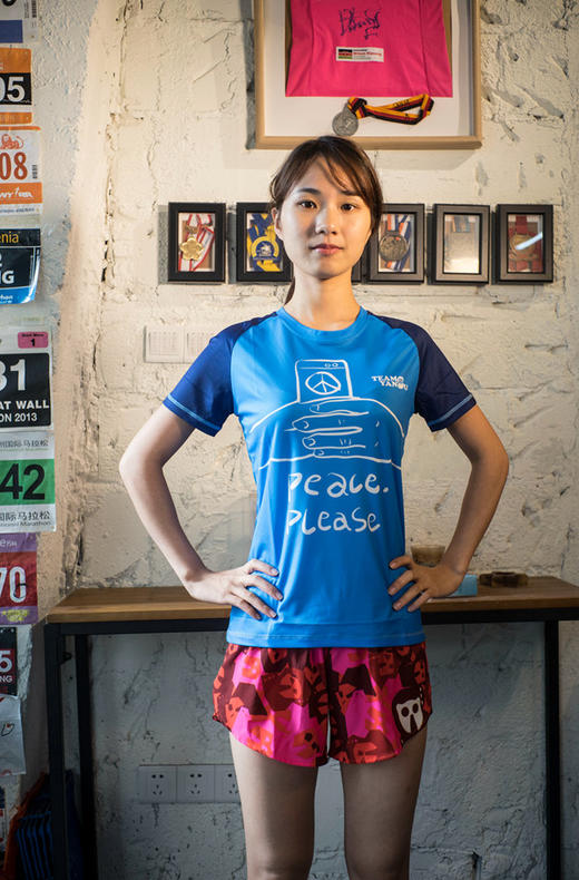 严素跑步TEE,世界和平,女款特价不退换,蓝/黄,轻量 短袖T恤 速干快干 ,严素态度 商品图8