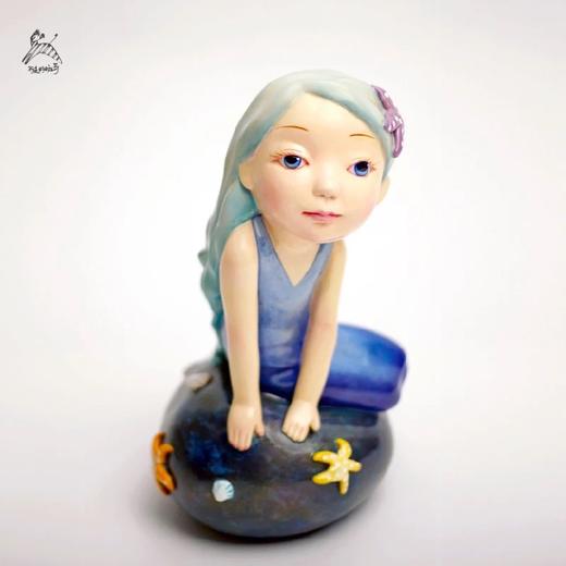 《坐在海边的女孩》雕塑 限量艺术品 商品图2